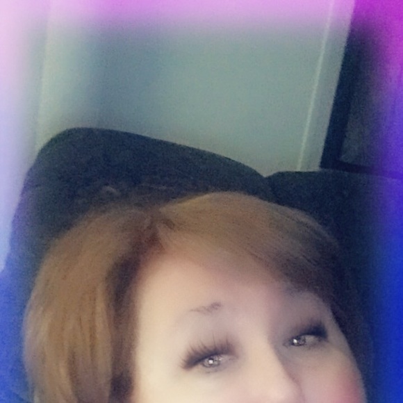 Poshmark profile picture for @laughs